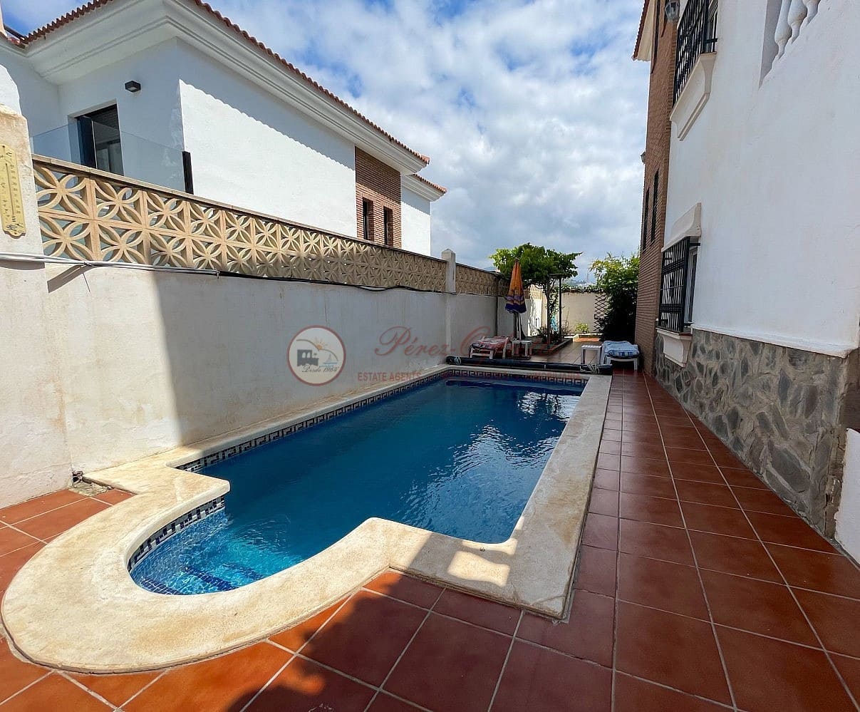 3 Zimmer Villa zu verkaufen in Torrox-Costa mit Pool Garage - 425.000 € (Ref: 10079106)