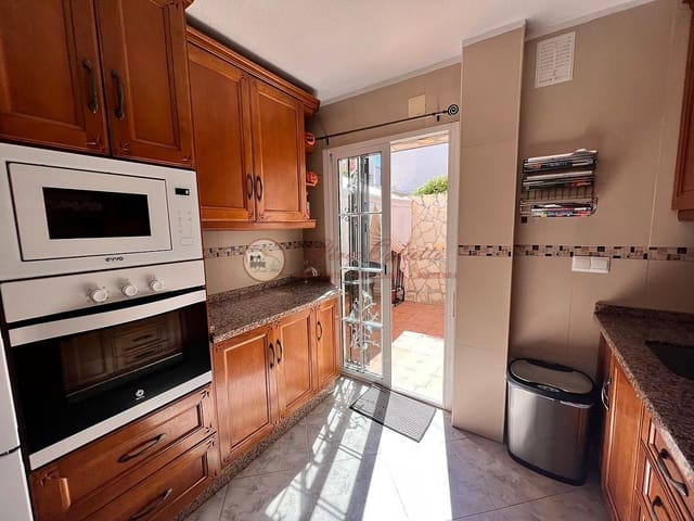 3 soveværelse Villa til salg i Centro, Nerja med swimmingpool - € 350.000 (Ref: 8471470)