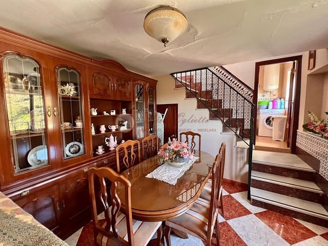 4 slaapkamer Villa te koop in Torrox Pueblo, Torrox - € 210.000 (Ref: 8666158)