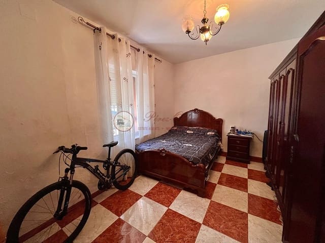 4 slaapkamer Villa te koop in Torrox Pueblo, Torrox - € 210.000 (Ref: 8666158)