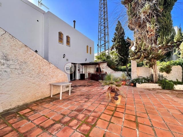 Kommersiell til salgs i Centro, Nerja - € 215 000 (Ref: 8785787)