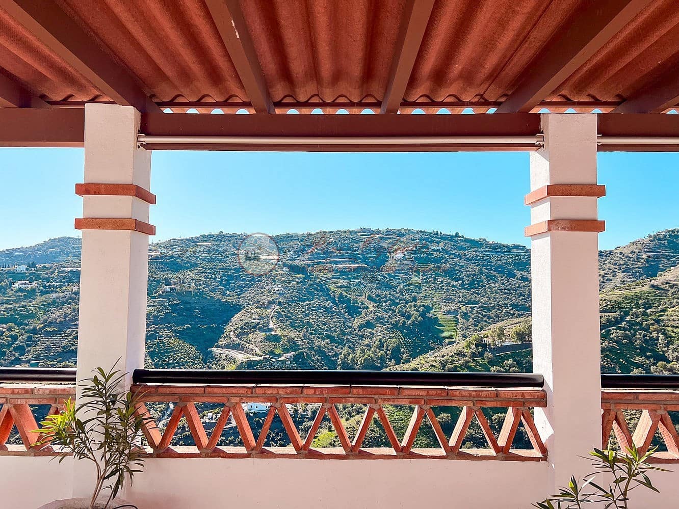 2 soveværelse Villa til salg i Torrox med swimmingpool garage - € 360.000 (Ref: 8866478)