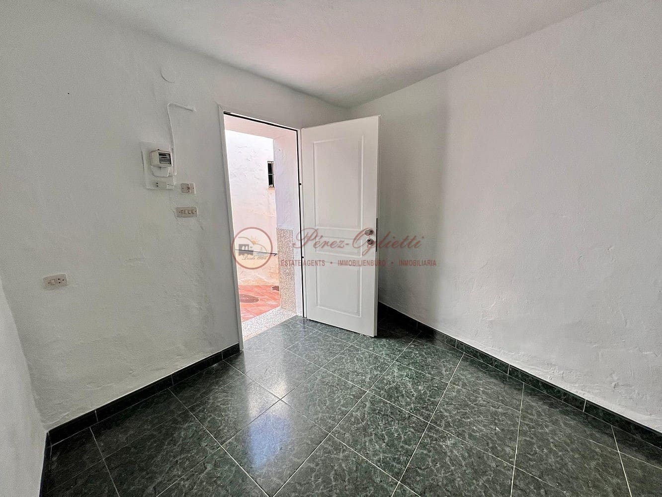 2 bedroom Villa for sale in Torrox - € 115,000 (Ref: 8895981)