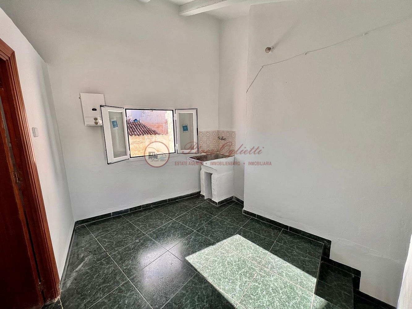 2 bedroom Villa for sale in Torrox - € 115,000 (Ref: 8895981)