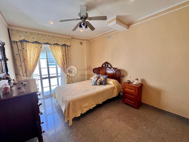 5 soveværelse Lejlighed til salg i Torrox Pueblo, Torrox - € 240.000 (Ref: 8935836)