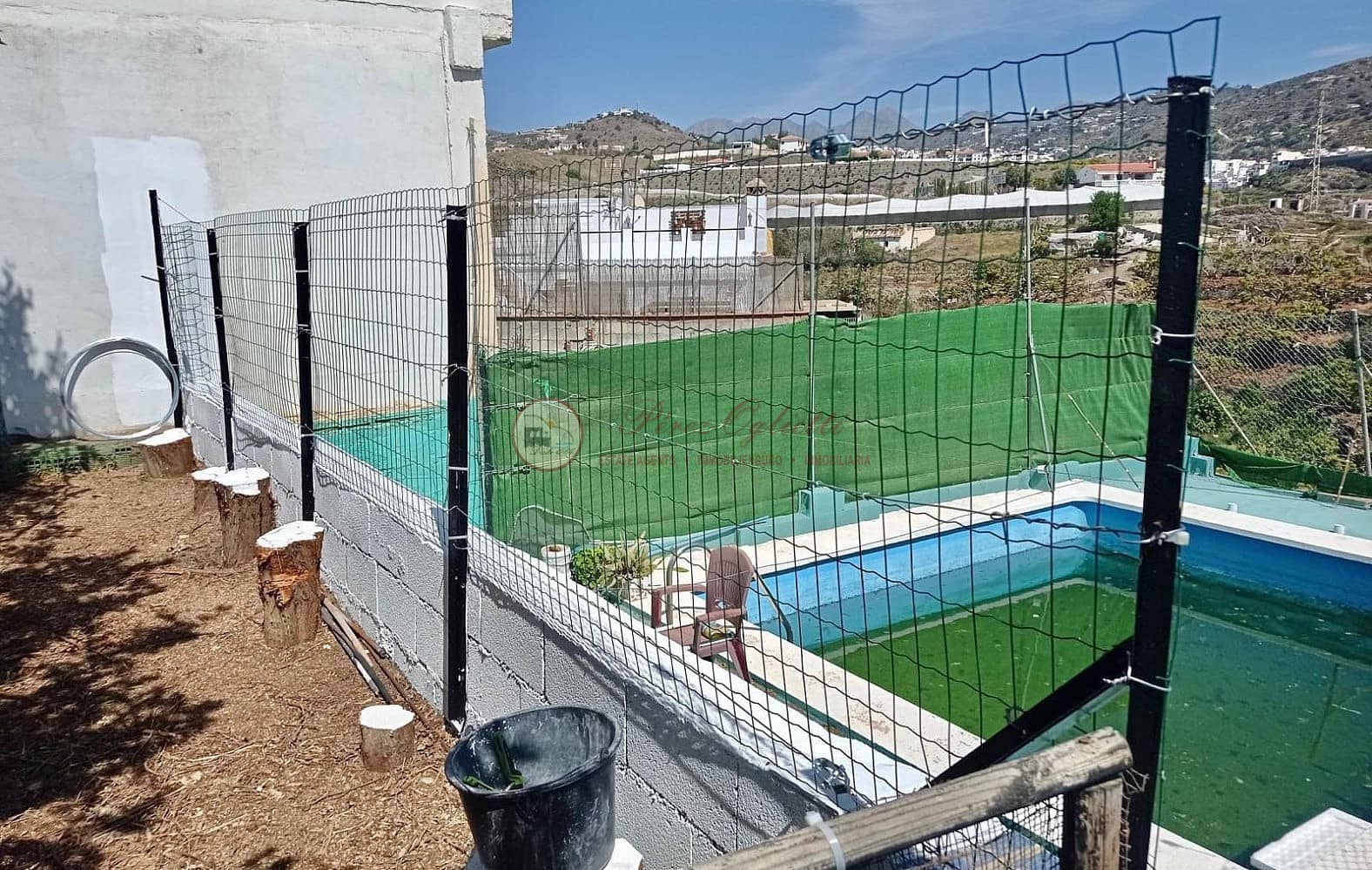 3 soveværelse Villa til salg i Torrox-Costa med swimmingpool - € 159.000 (Ref: 9518027)