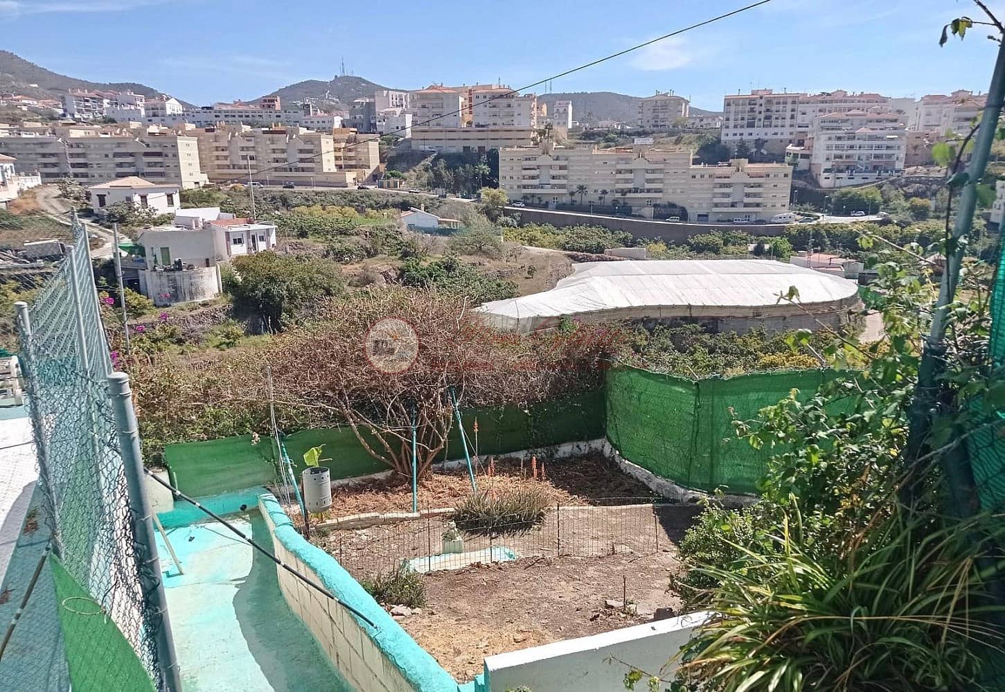 3 soveværelse Villa til salg i Torrox-Costa med swimmingpool - € 159.000 (Ref: 9518027)