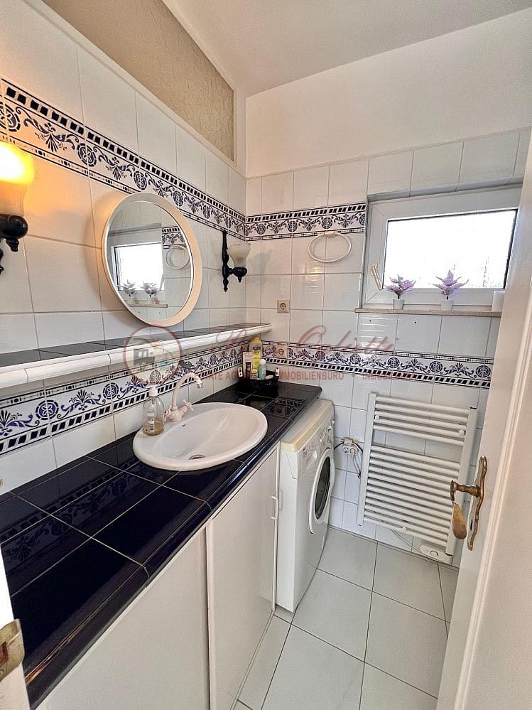 Chalet de 3 habitaciones en Nerja en venta con piscina - 695.000 € (Ref: 9566505)