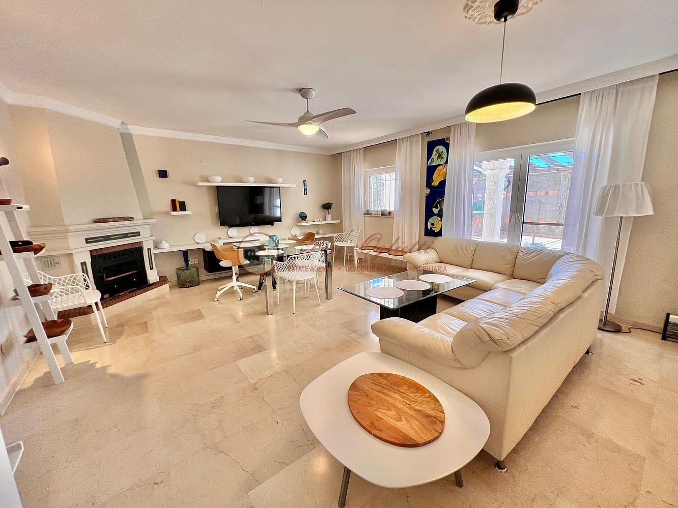 Chalet de 3 habitaciones en Nerja en venta con piscina - 695.000 € (Ref: 9566505)