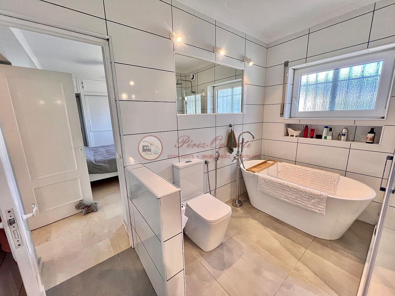 Chalet de 3 habitaciones en Nerja en venta con piscina - 695.000 € (Ref: 9566505)