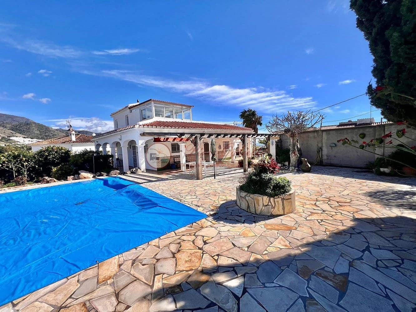 Chalet de 3 habitaciones en Nerja en venta con piscina - 695.000 € (Ref: 9566505)