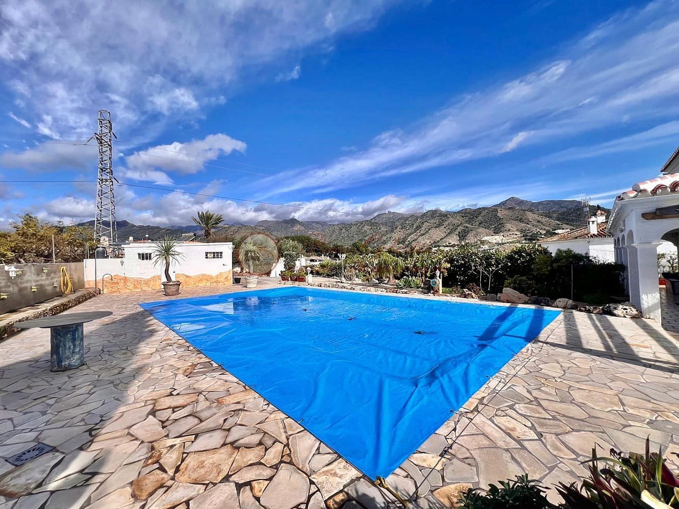 Chalet de 3 habitaciones en Nerja en venta con piscina - 695.000 € (Ref: 9566505)