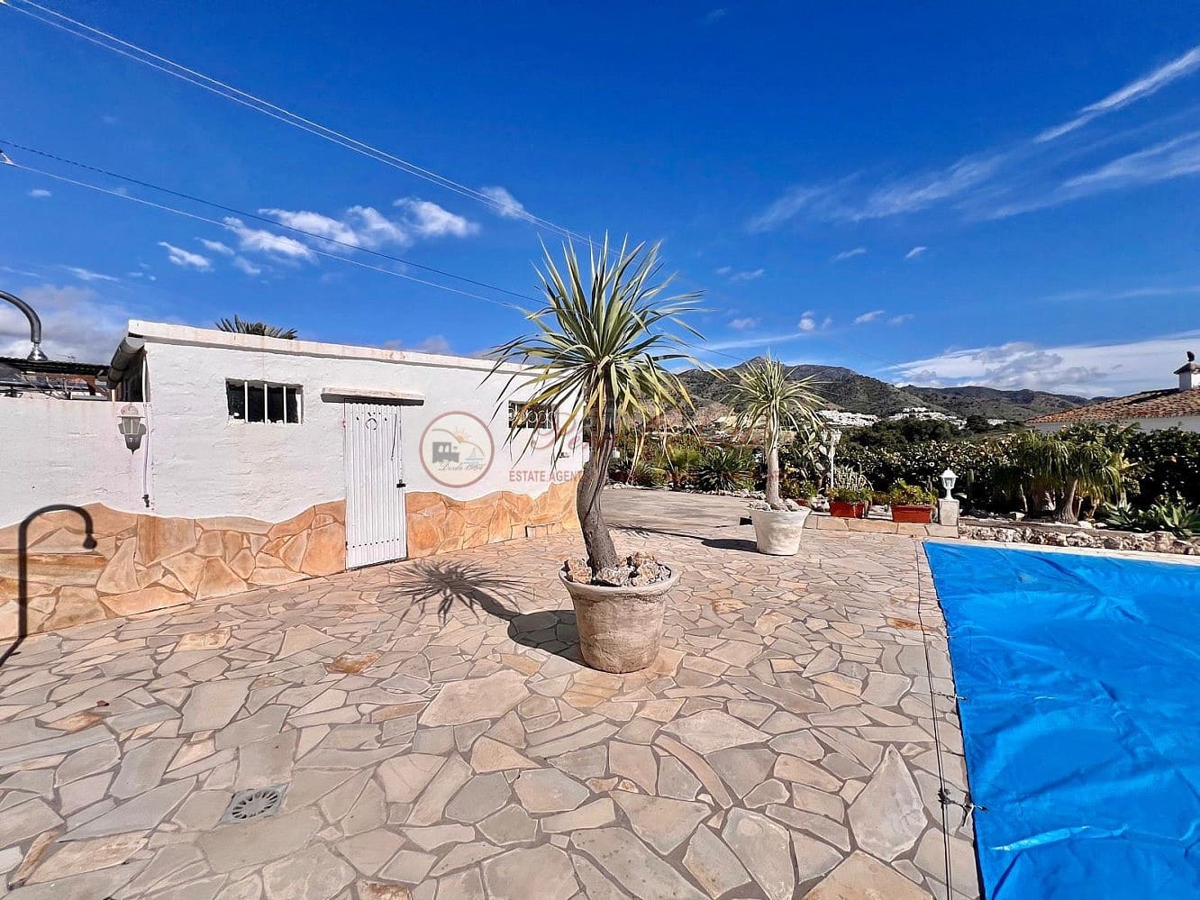 Chalet de 3 habitaciones en Nerja en venta con piscina - 695.000 € (Ref: 9566505)