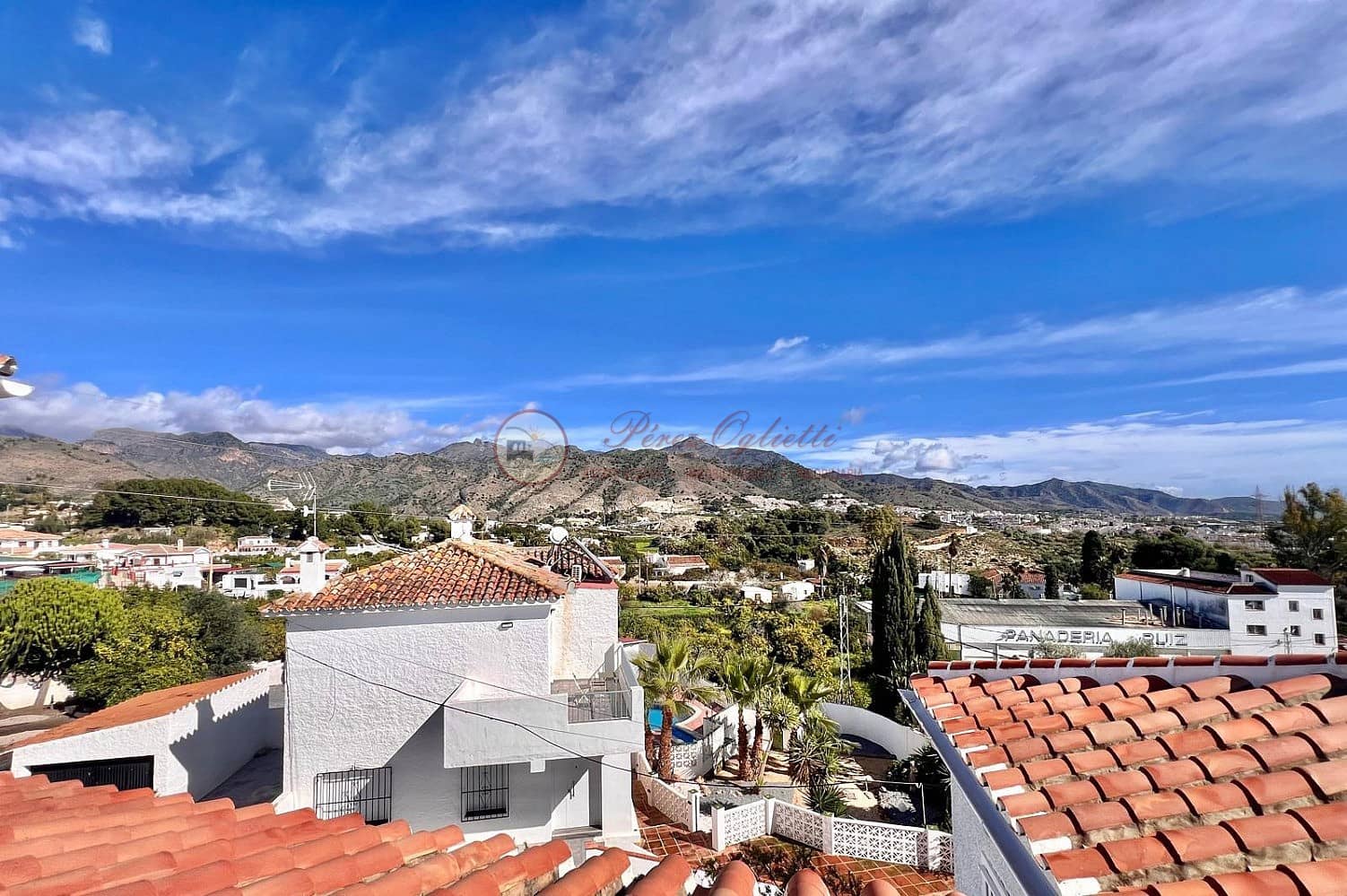 Chalet de 3 habitaciones en Nerja en venta con piscina - 695.000 € (Ref: 9566505)