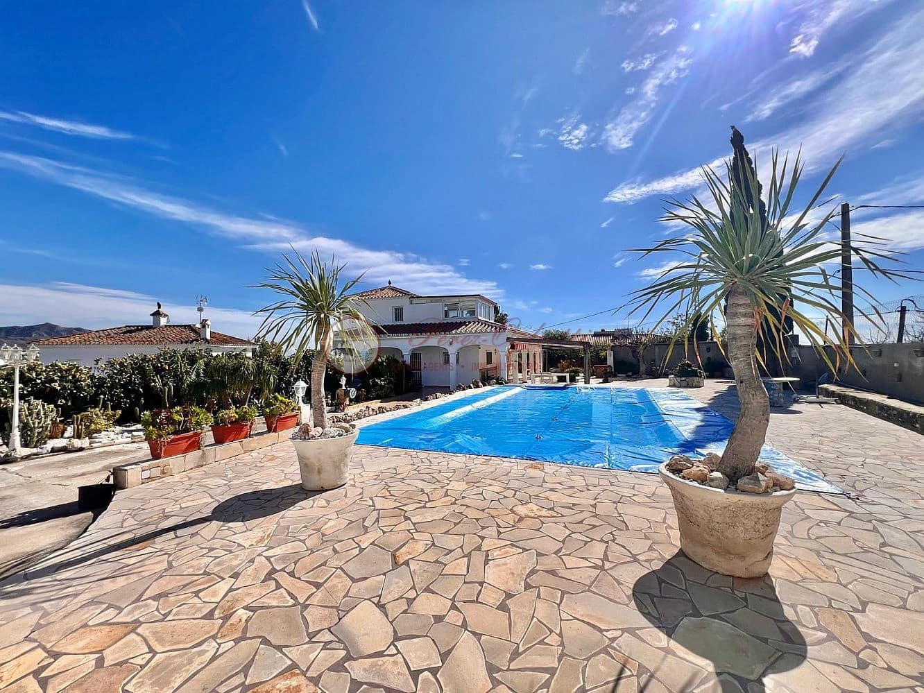 Chalet de 3 habitaciones en Nerja en venta con piscina - 695.000 € (Ref: 9566505)