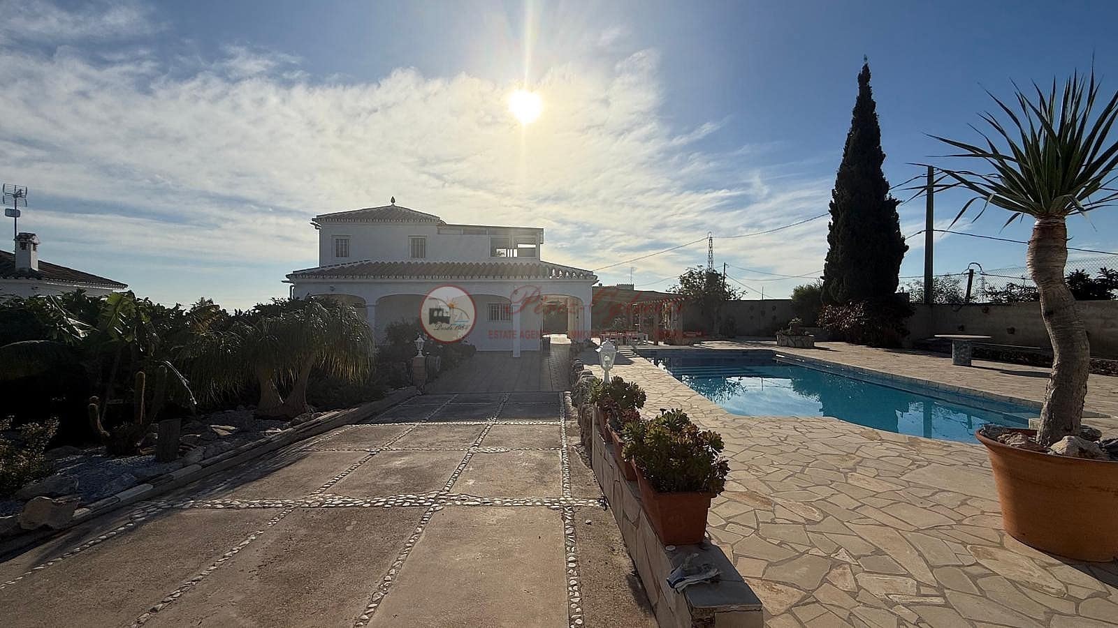 Chalet de 3 habitaciones en Nerja en venta con piscina - 695.000 € (Ref: 9566505)