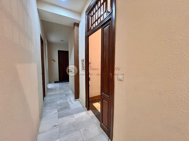 7 bedroom Apartment for sale in Centro - Sagrario, Granada city - € 479,000 (Ref: 9566673)
