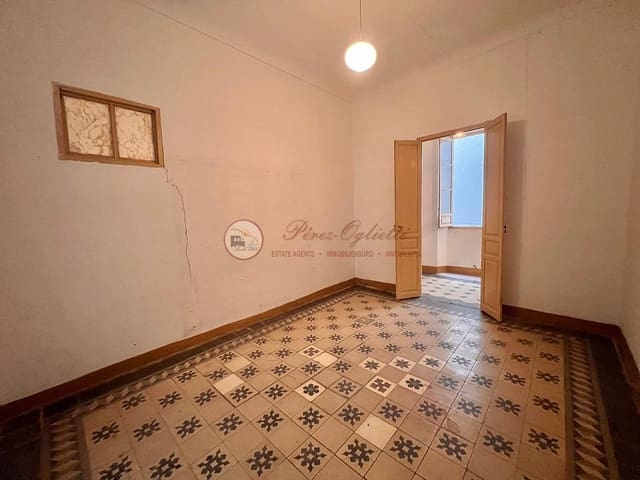 7 bedroom Apartment for sale in Centro - Sagrario, Granada city - € 479,000 (Ref: 9566673)