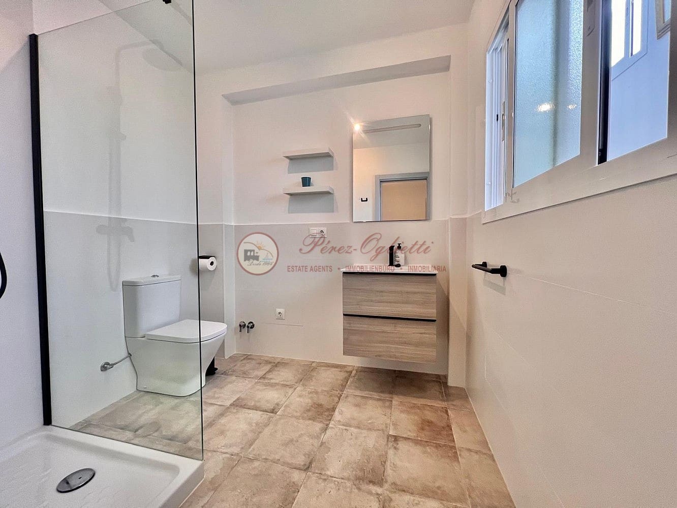 Casa de 2 habitaciones en Torrox en alquiler - 1.150 € (Ref: 9665116)