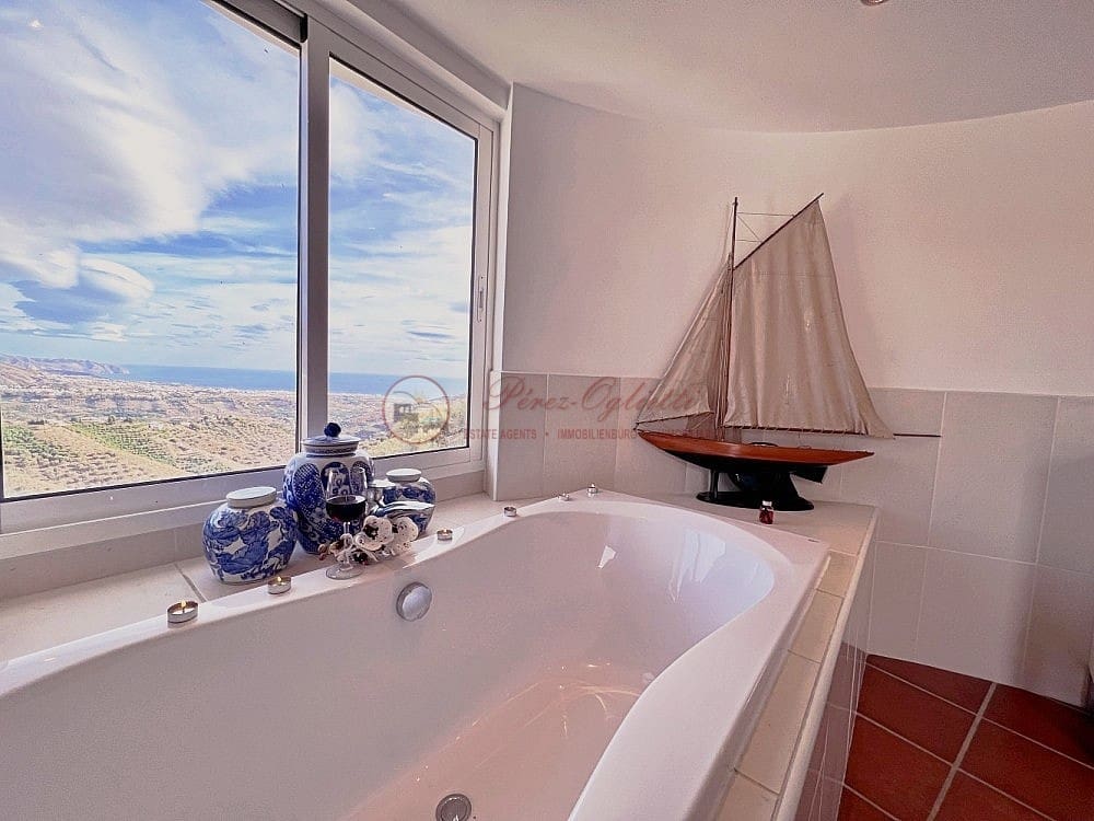 5 chambre Villa/Maison à vendre à Torrox avec piscine garage - 575 000 € (Ref: 9707627)