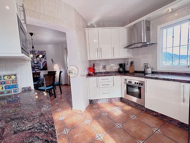 5 chambre Villa/Maison à vendre à Torrox Pueblo, Torrox avec piscine garage - 575 000 € (Ref: 9707627)