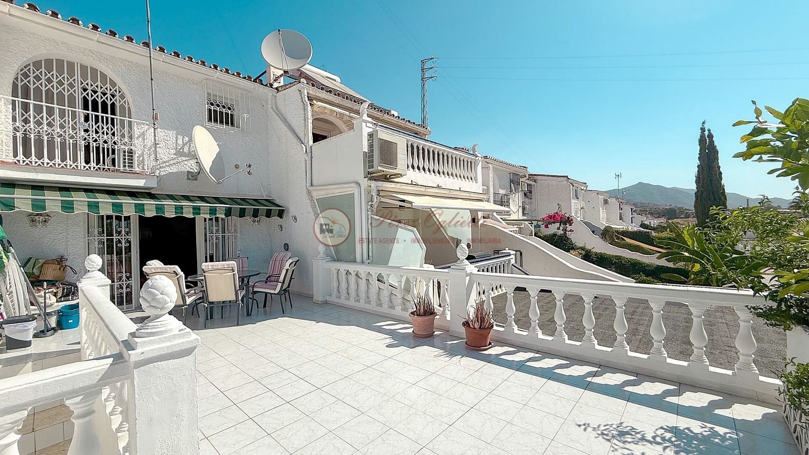 Chalet de 2 habitaciones en Nerja en venta - 390.000 € (Ref: 9708984)