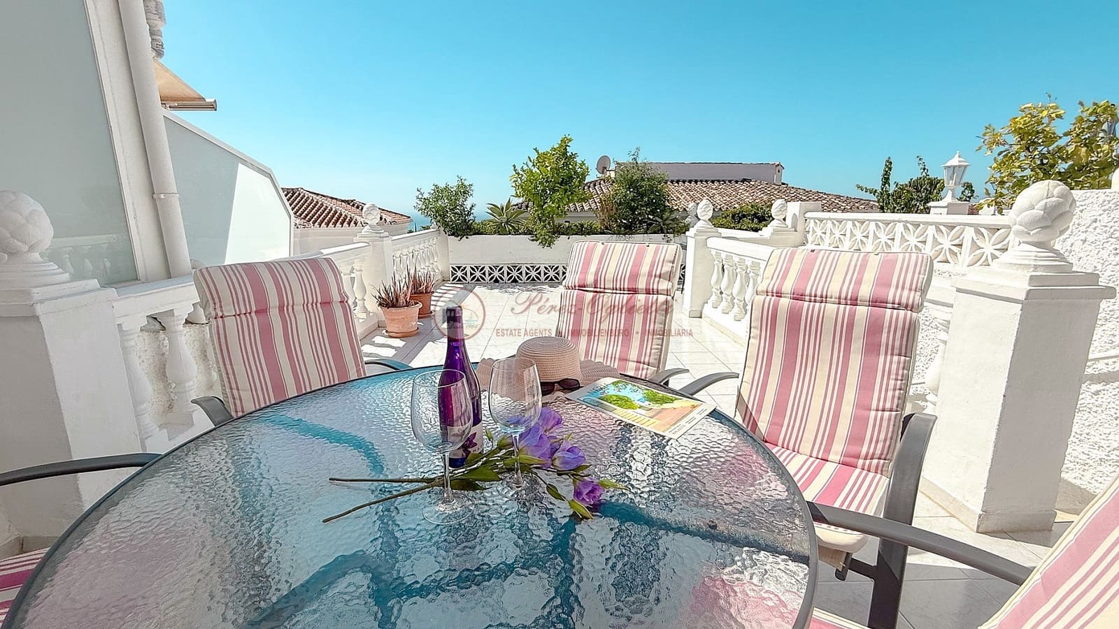 Chalet de 2 habitaciones en Nerja en venta - 390.000 € (Ref: 9708984)