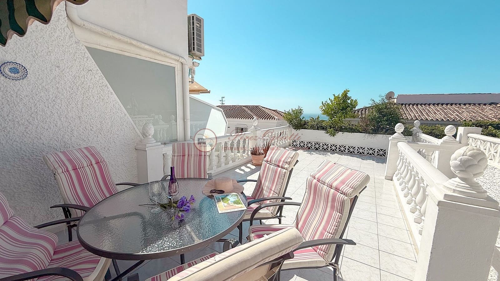 Chalet de 2 habitaciones en Nerja en venta - 390.000 € (Ref: 9708984)