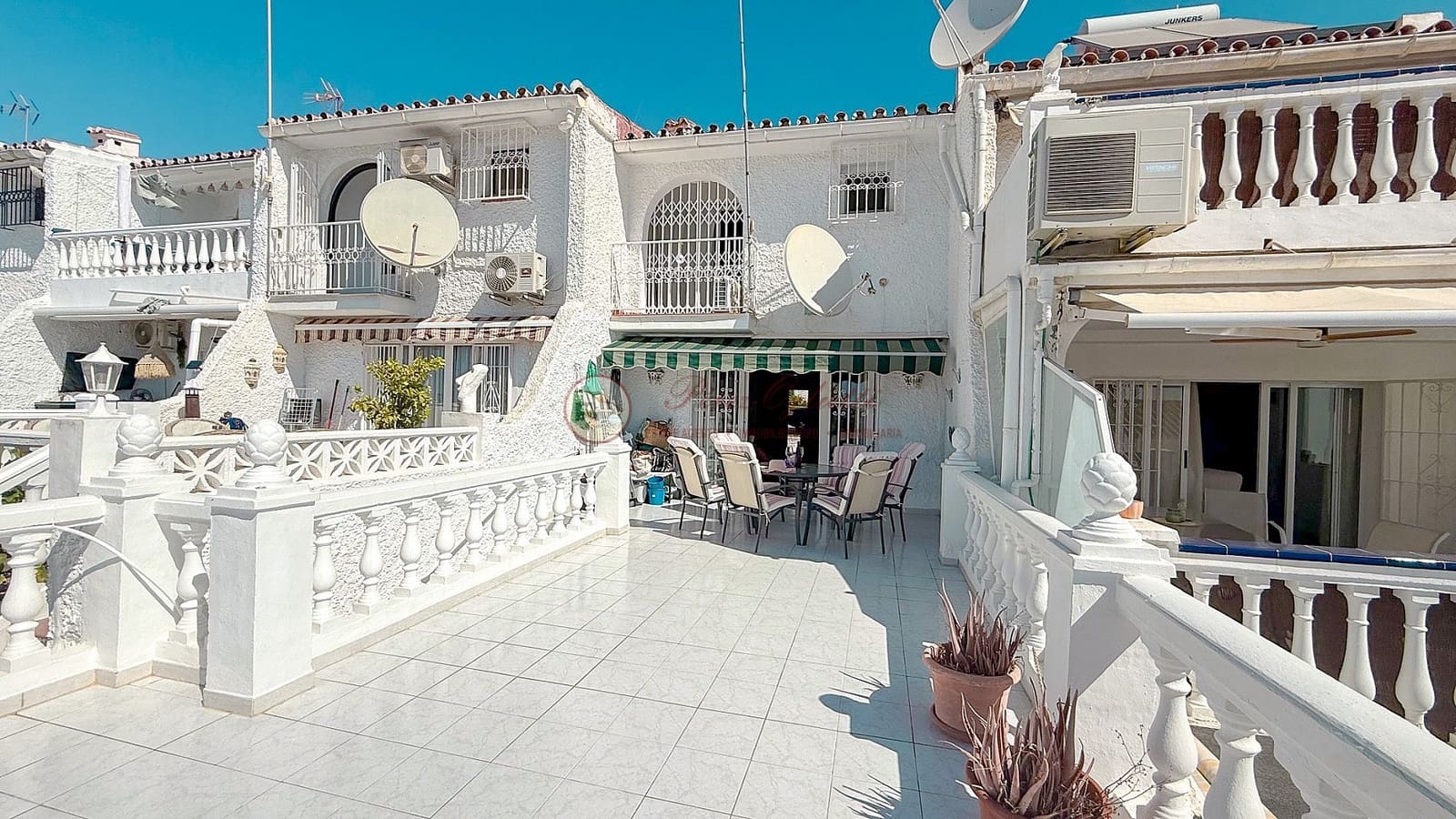 Chalet de 2 habitaciones en Nerja en venta - 390.000 € (Ref: 9708984)