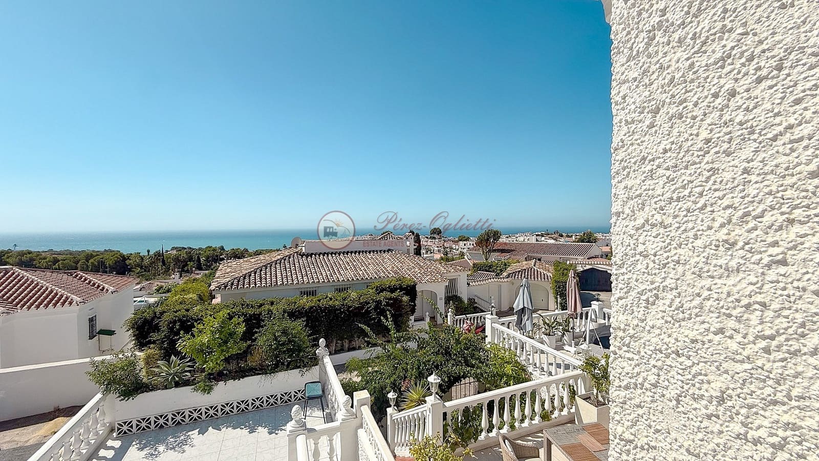 Chalet de 2 habitaciones en Nerja en venta - 390.000 € (Ref: 9708984)