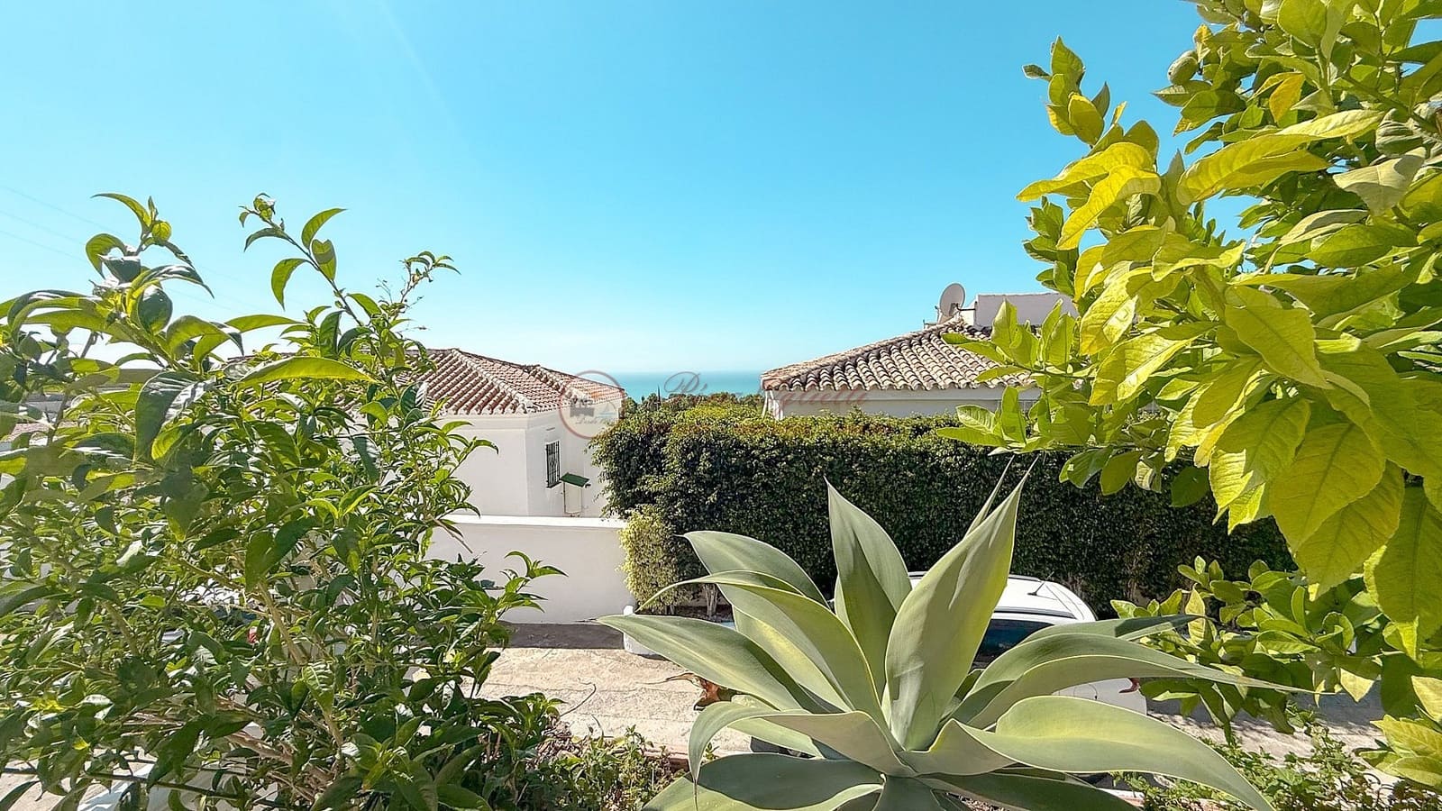 Chalet de 2 habitaciones en Nerja en venta - 390.000 € (Ref: 9708984)