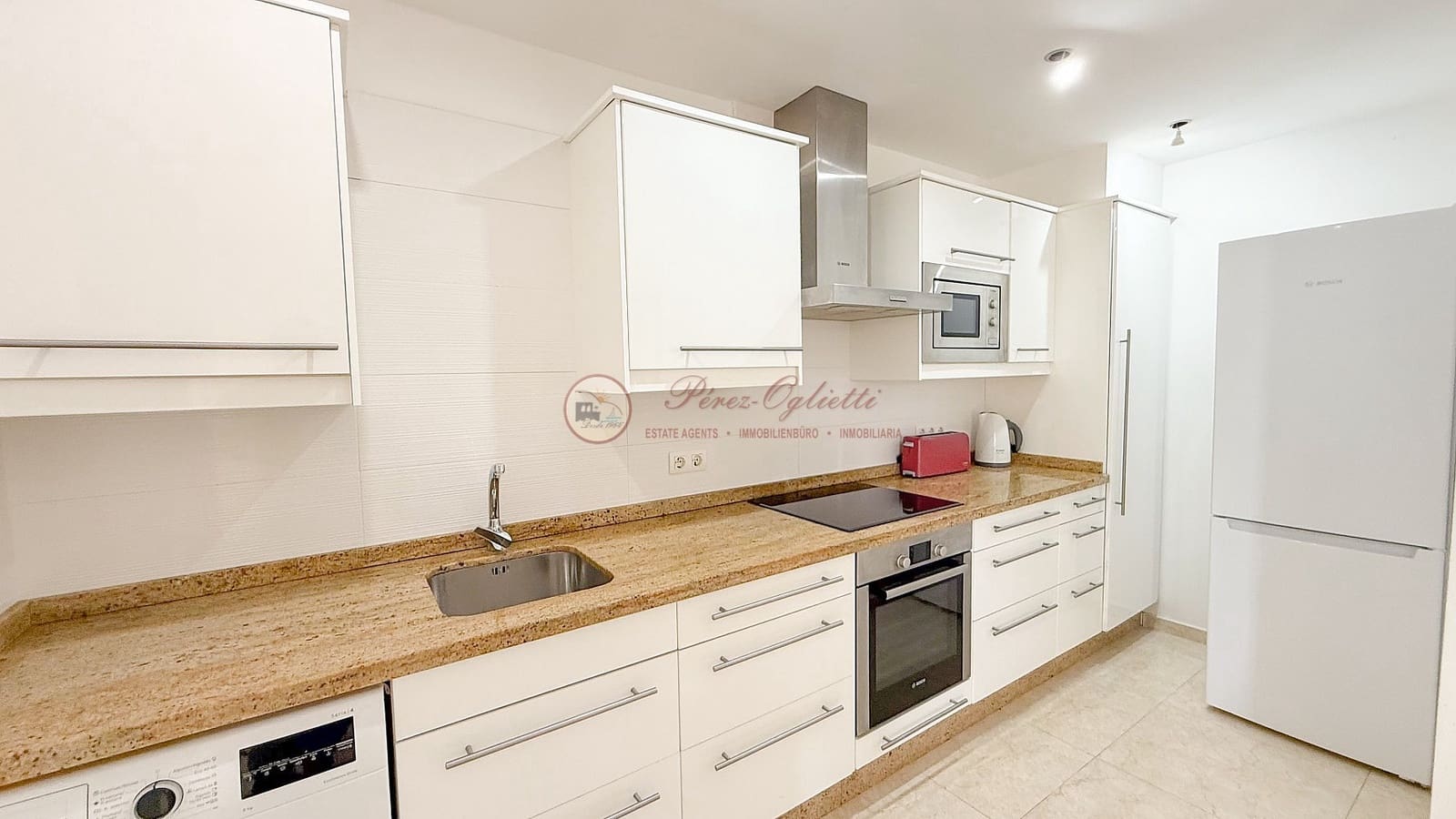 2 slaapkamer Villa te koop in Nerja met zwembad - € 450.000 (Ref: 9713373)