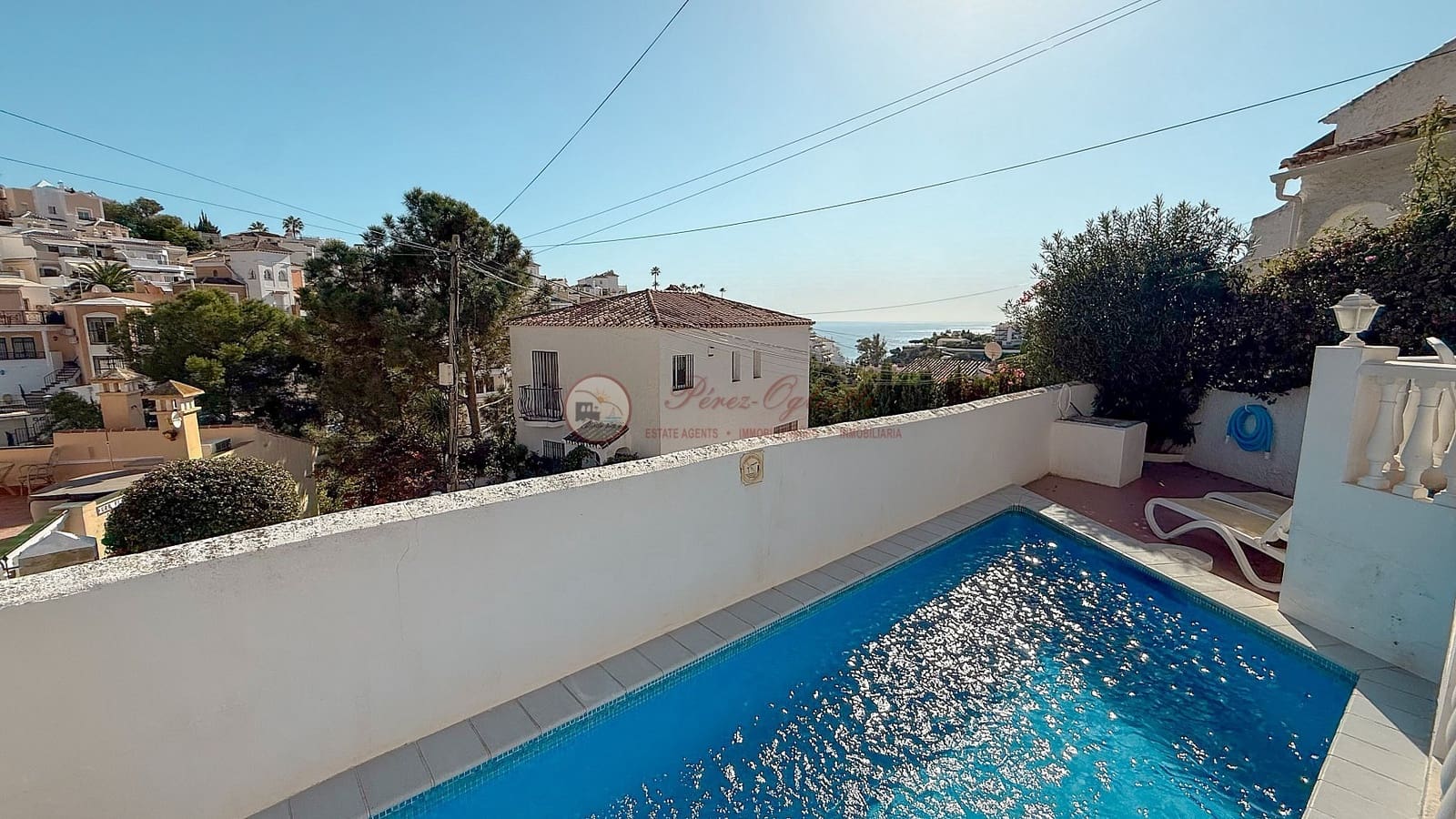 2 slaapkamer Villa te koop in Nerja met zwembad - € 450.000 (Ref: 9713373)