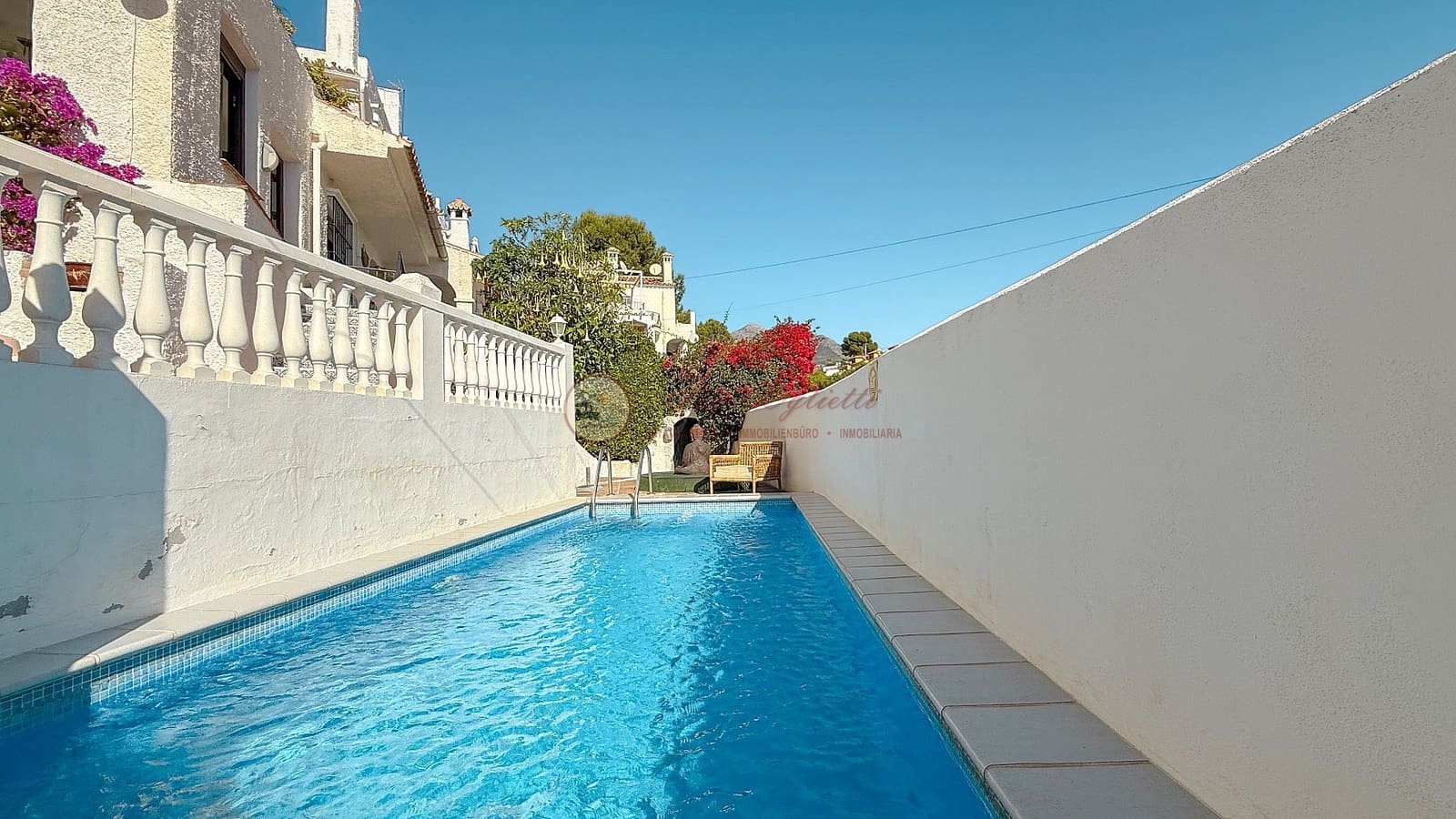 2 slaapkamer Villa te koop in Nerja met zwembad - € 450.000 (Ref: 9713373)