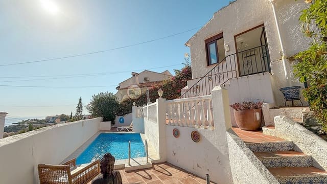 2 soveværelse Villa til salg i Centro, Nerja med swimmingpool - € 450.000 (Ref: 9713373)