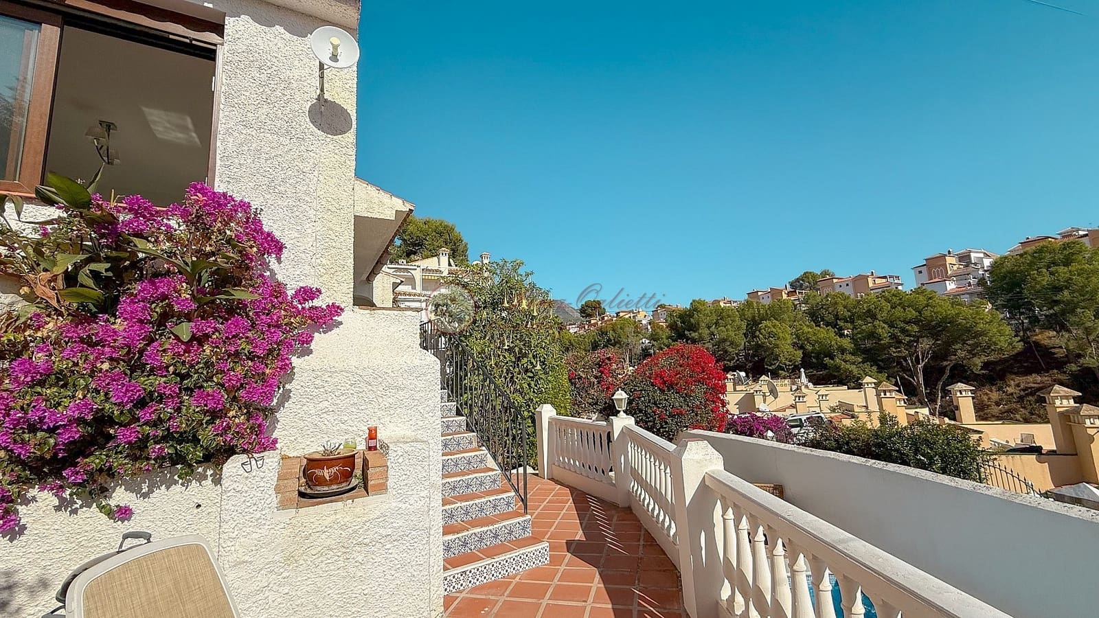 2 slaapkamer Villa te koop in Nerja met zwembad - € 450.000 (Ref: 9713373)