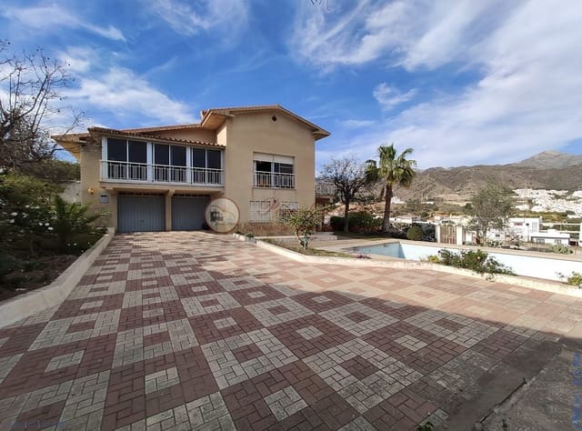 6 sypialnia Dom na sprzedaż w Centro, Nerja z basenem - 740 000 € (Ref: 9758212)