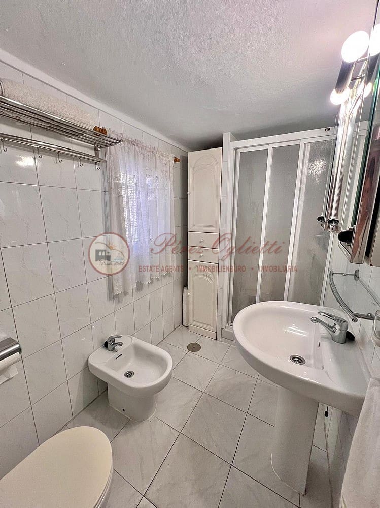 4 bedroom Villa for sale in Torrox with garage - € 262,000 (Ref: 9839735)