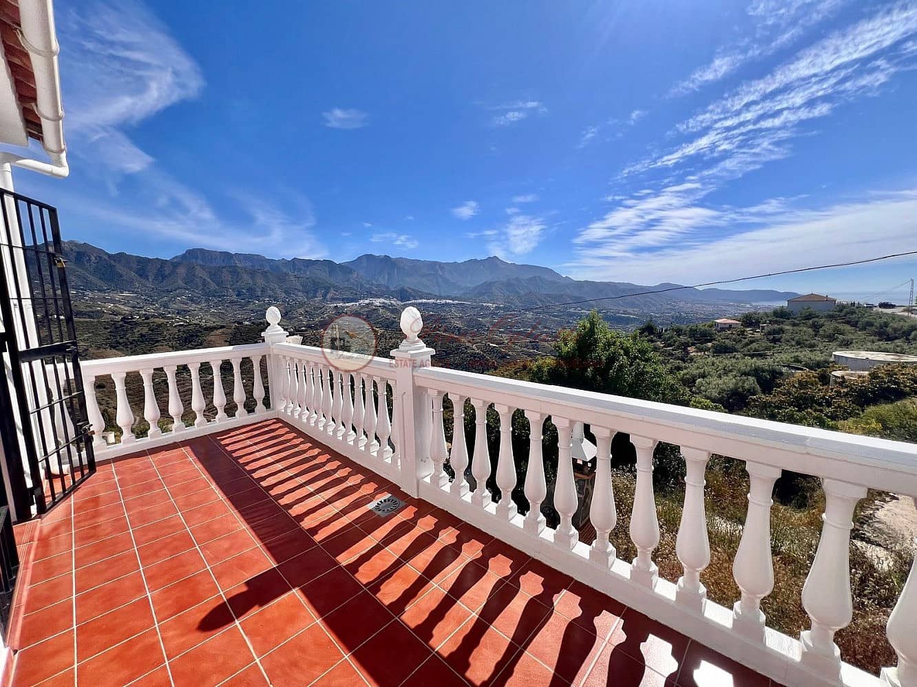 4 bedroom Villa for sale in Torrox with garage - € 262,000 (Ref: 9839735)