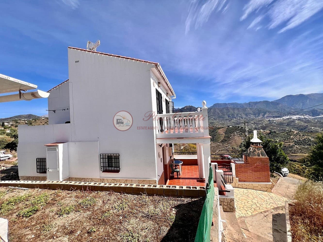 4 bedroom Villa for sale in Torrox with garage - € 262,000 (Ref: 9839735)