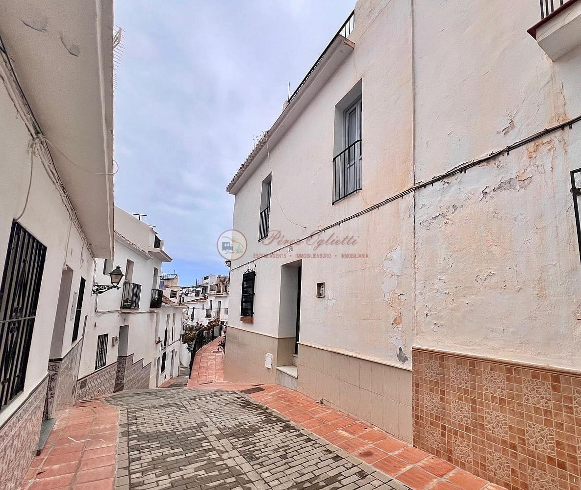 4 bedroom Villa for sale in Torrox - € 179,900 (Ref: 9905126)