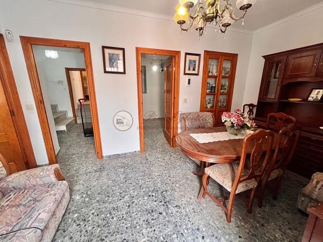 4 bedroom Villa for sale in Torrox Pueblo, Torrox - € 179,900 (Ref: 9905126)