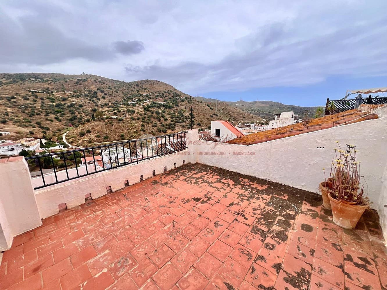 4 bedroom Villa for sale in Torrox - € 179,900 (Ref: 9905126)