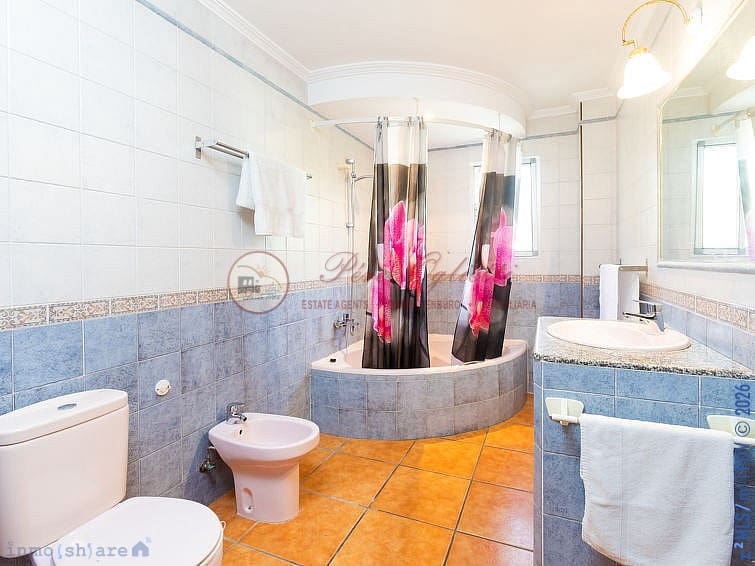 4 soveværelse Villa til salg i Nerja med swimmingpool garage - € 850.000 (Ref: 9938772)