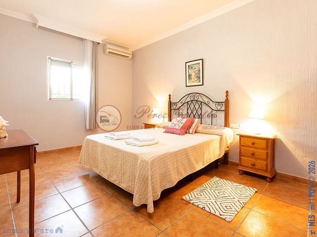 4 soveværelse Villa til salg i Nerja med swimmingpool garage - € 850.000 (Ref: 9938772)