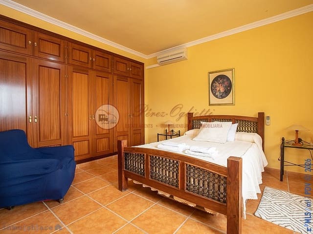 4 soveværelse Villa til salg i Nerja med swimmingpool garage - € 850.000 (Ref: 9938772)