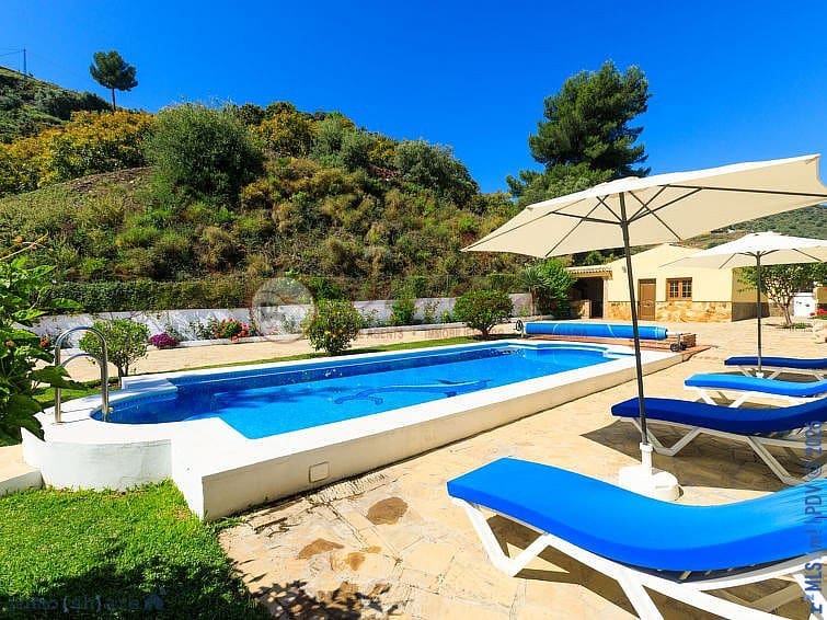 4 soveværelse Villa til salg i Nerja med swimmingpool garage - € 850.000 (Ref: 9938772)