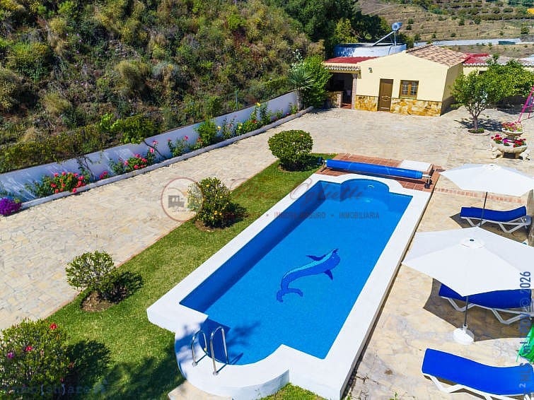 4 soveværelse Villa til salg i Nerja med swimmingpool garage - € 850.000 (Ref: 9938772)