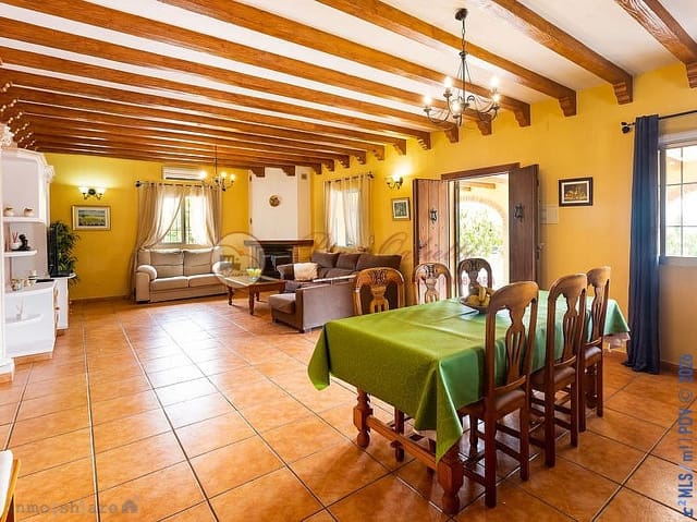 4 soveværelse Villa til salg i Nerja med swimmingpool garage - € 850.000 (Ref: 9938772)