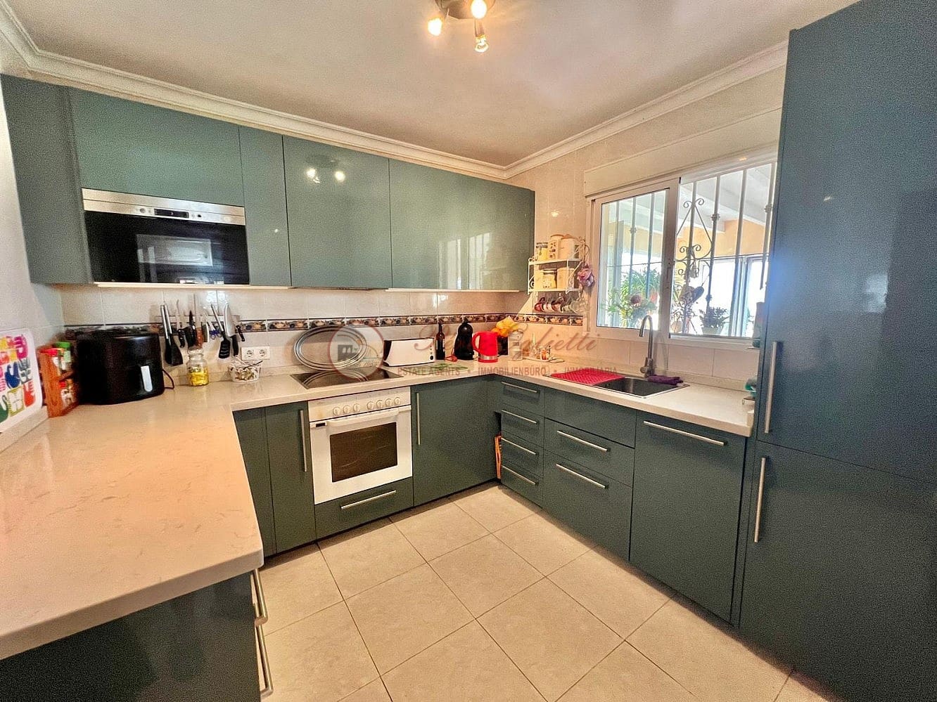 2 soveværelse Villa til salg i Torrox med swimmingpool - € 390.000 (Ref: 9977941)